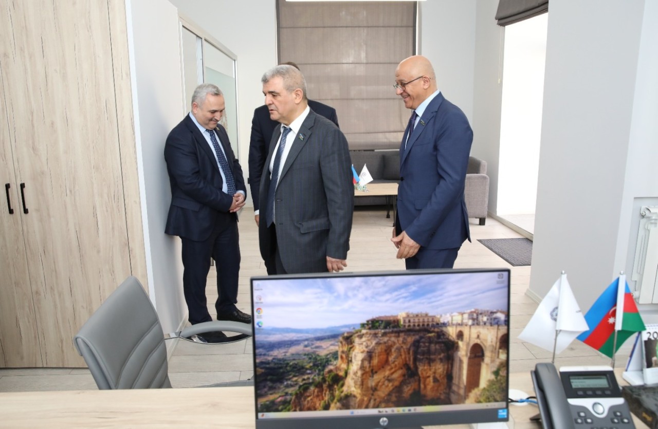 Deputatlar Azərbaycan Həmkarlar İttifaqları Konfederasiyasında olub - FOTOLAR